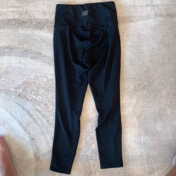 New Balance Cropped black athletic leggings size xs! - Picture 2 of 3